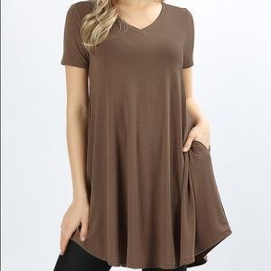 Beautiful jersey V-neck top with round hem MOCHA